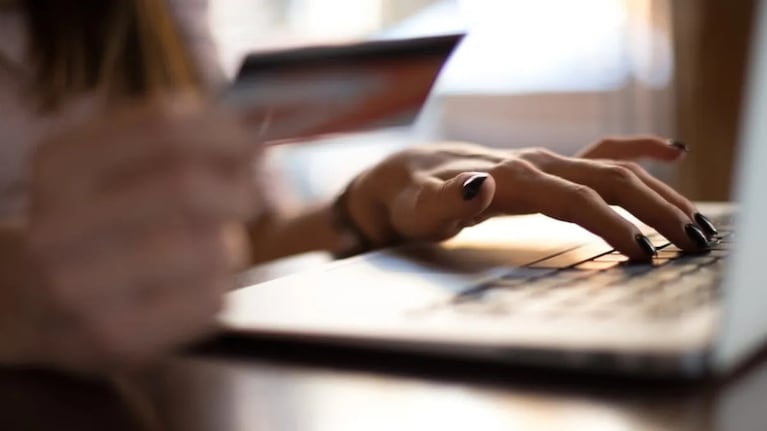 La joven notó inconsistencias y dejó expuesto al estafador.