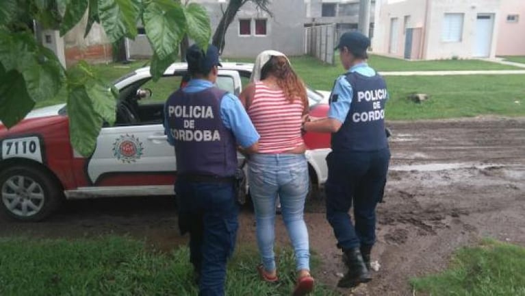 La joven que atacó a la mujer policía fue detenida