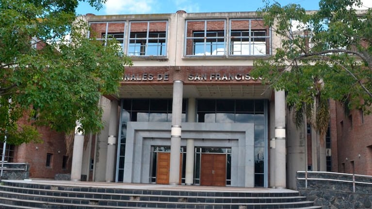 La joven se presentó en los Tribunales de San Francisco y terminó detenida.
