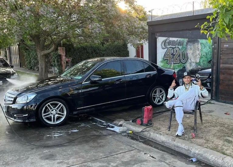 La joya más exclusiva de su flota es un Porsche Cayenne Turbo.