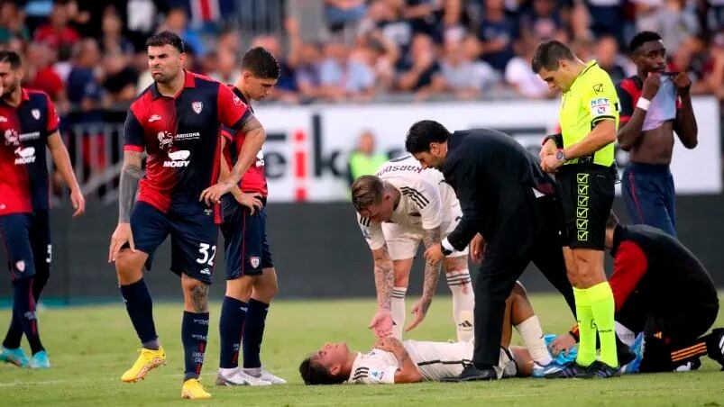 La Joya quedó tendida en el campo de juego tras el tremendo golpe.