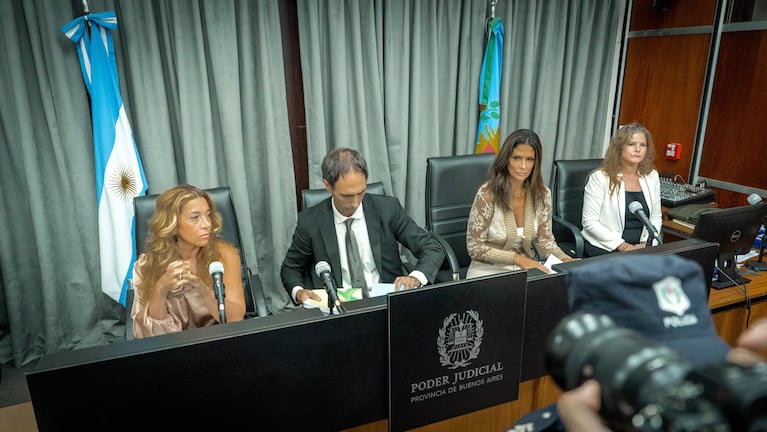 La jueza Julieta Makintach, la tercera desde la izquierda  (Foto: TN/Lele Heredia).