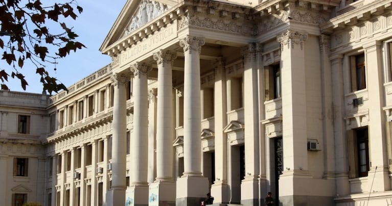 La Justicia de Córdoba revisó la condena a partir del contexto de violencia, vulnerabilidad y perspectiva de género, aunque el TSJ ratificó la responsabilidad por homicidio calificado por el vínculo.