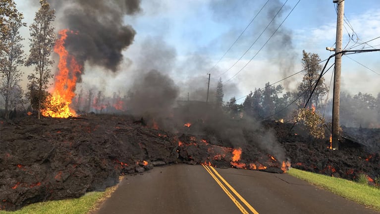 La lava atravesó las rutas y destruyó todo a su paso. Fotos: Servicio Geológico de Estados Unidos.