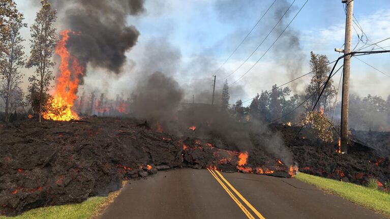 La lava atravesó las rutas y destruyó todo a su paso. Fotos: Servicio Geológico de Estados Unidos.