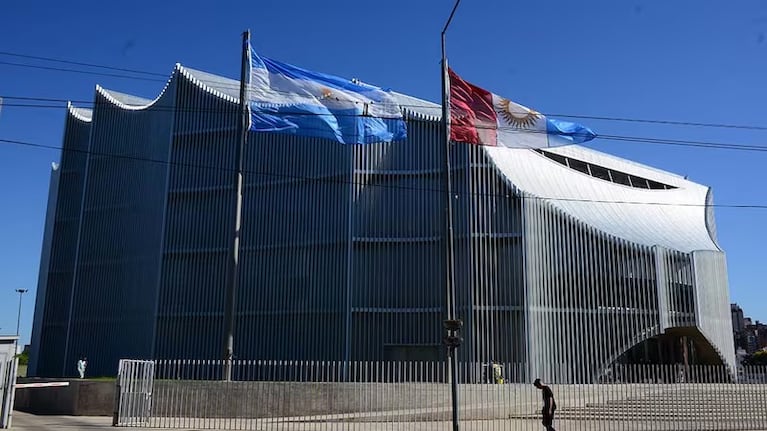 La Legislatura publicó la lista de empleados pero las dudas persisten.