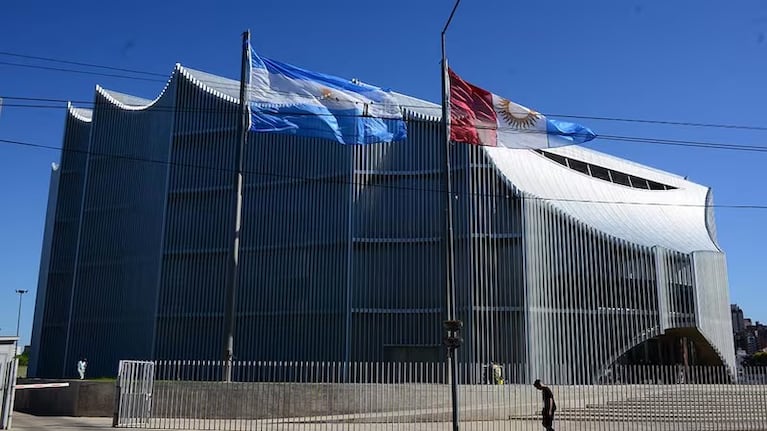 La Legislatura publicó la lista de empleados pero las dudas persisten.