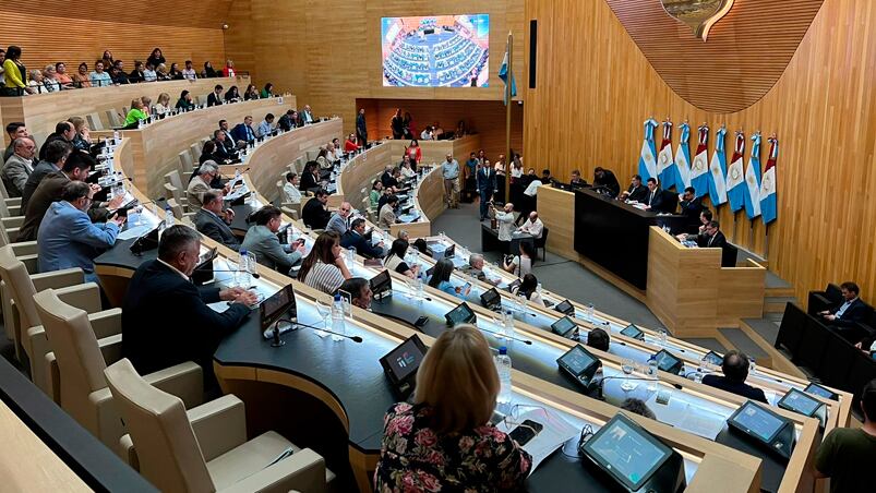 La Legislatura realizó una maratónica sesión a días del cambio de autoridaes. Foto: Mateo Lago / El Doce.