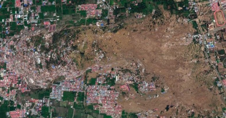 La licuefacción de la tierra transforma un área en un terreno líquido tras un fuerte terremoto.