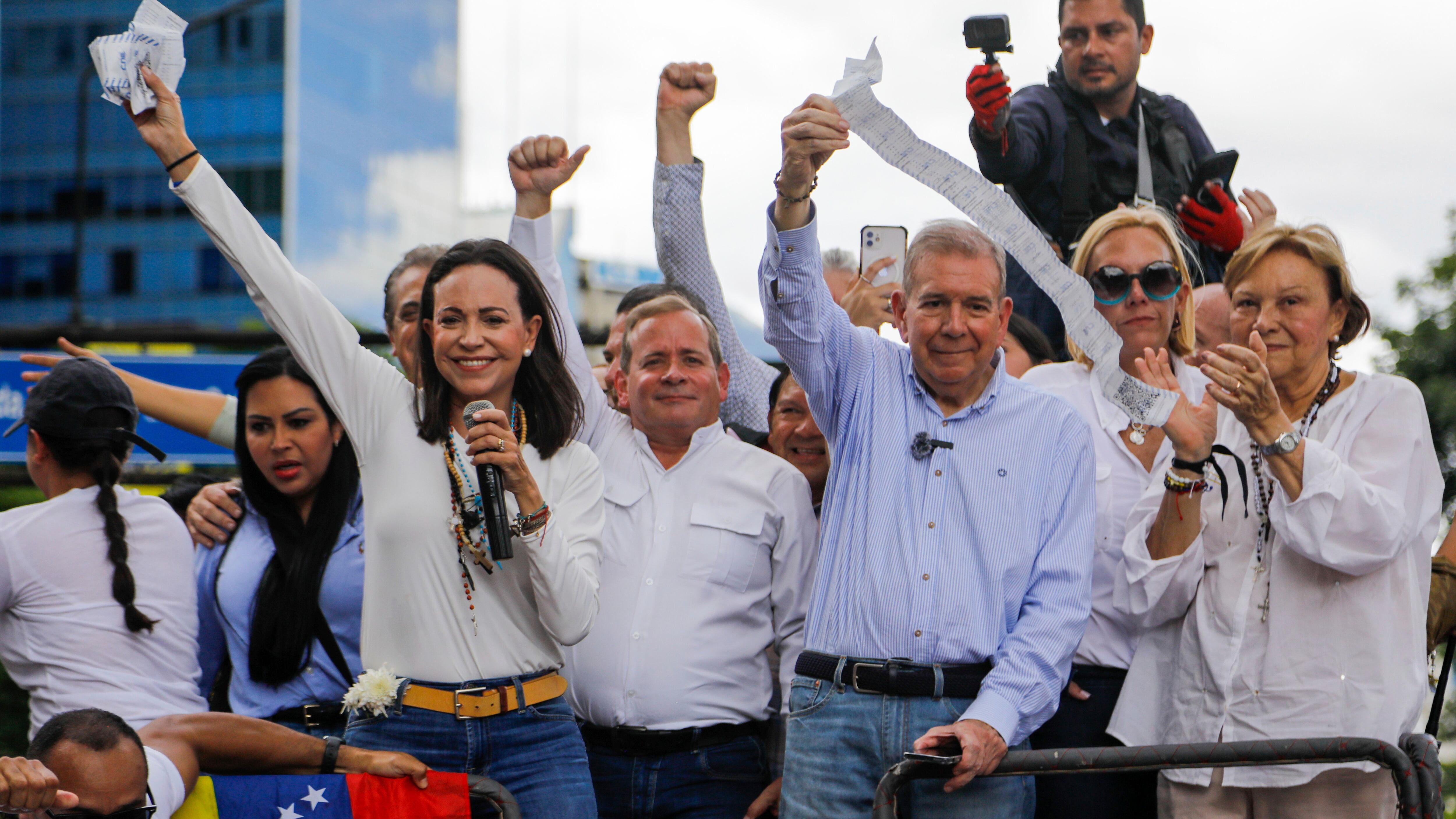 La líder opositora María Corina Machado y el candidato opositor Edmundo González Urrutia encabezaron una marcha en Caracas.
