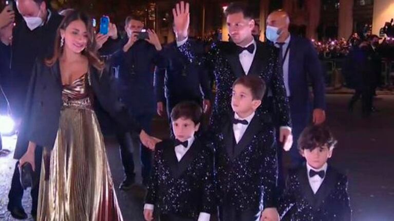 La llegada triunfal de los Messi y la euforia de los fanáticos.