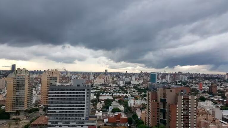 La lluvia amagó este martes en Córdoba.
