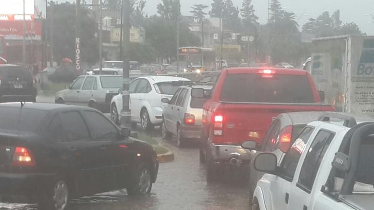 La lluvia complicó a los vecinos de la ciudad