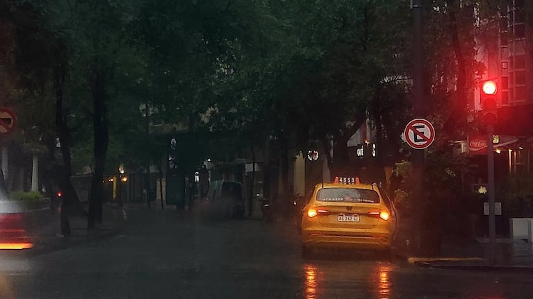 La lluvia continuará durante gran parte del miércoles. (Foto: gentileza @leoguevara80)