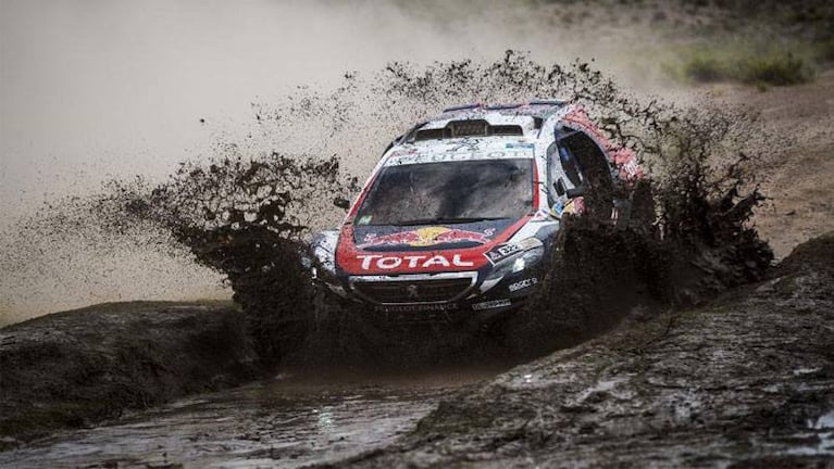 La lluvia impidió el inicio de la primera etapa del Dakar.