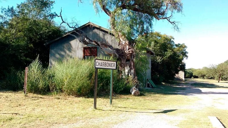 La localidad se encuentra en la vera de la ruta 38, pasando Capilla del Monte.