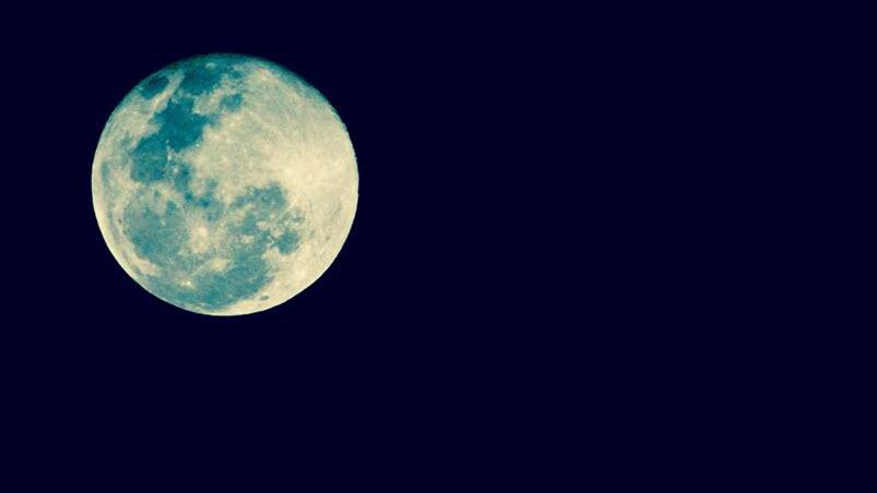 La "luna azul" brilla en el cielo cordobés