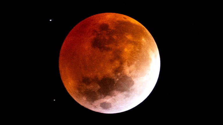 La luna llena en Mar Chiquita desde la lente de El Doce.