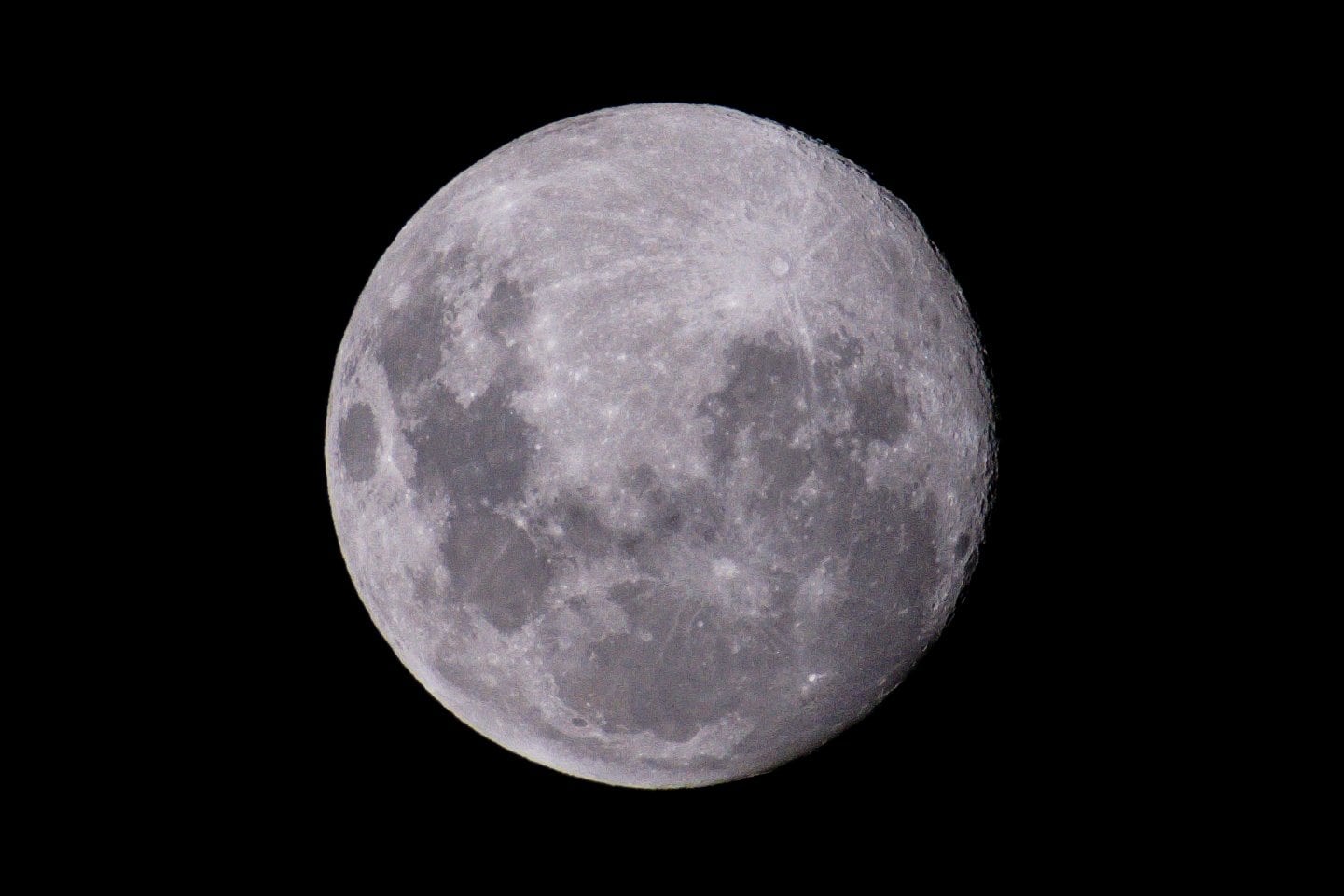 La Luna Llena en Uruguay. Foto: twitter @Santi_11T