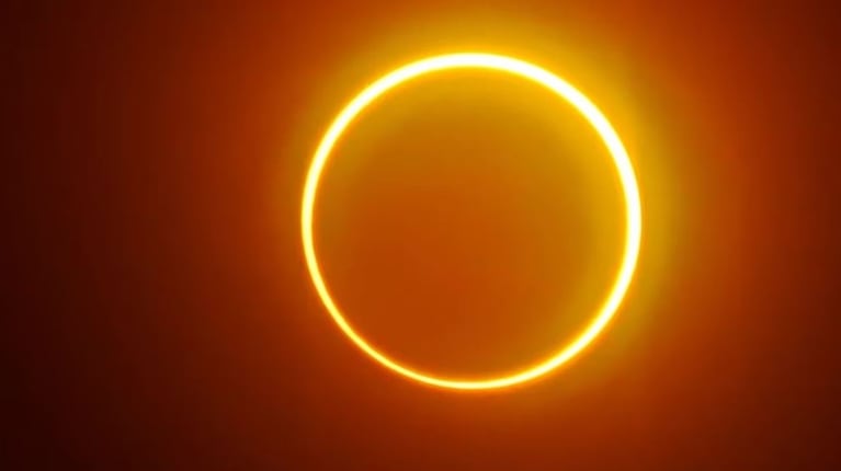 La Luna se interpondrá entre la Tierra y el Sol formando un "anillo de fuego".