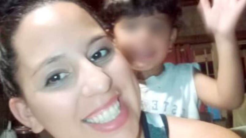 La madre al morir, asfixió a su beba.