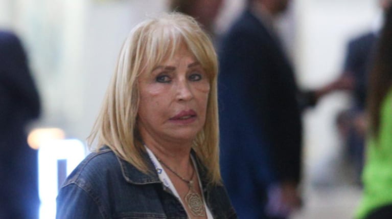 La madre de Javier Milei se confundió al ir a votar y llevó su carnet de conducir.