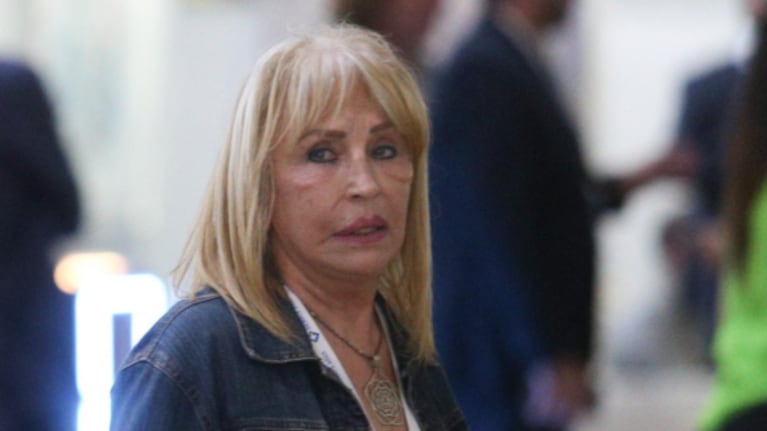 La madre de Javier Milei se confundió al ir a votar y llevó su carnet de conducir.
