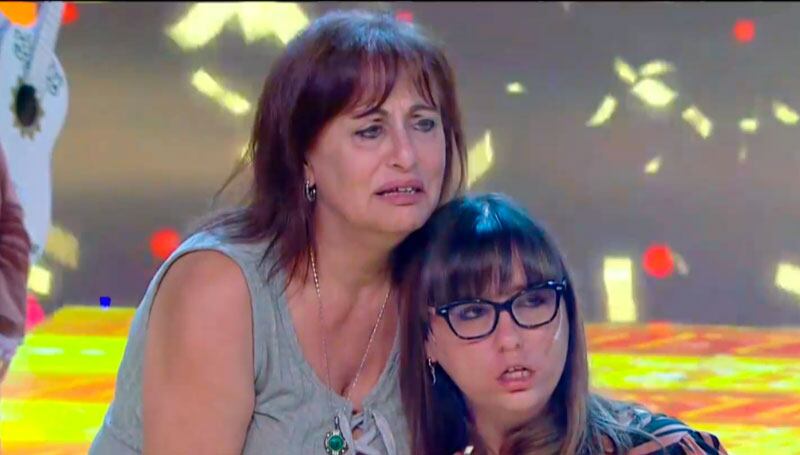 La madre de la participante se emocionó hasta las lágrimas.