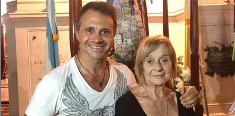 La madre del periodista fue atacada en su casa del conurbano bonaerense.