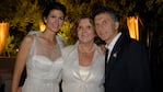 La madre del Presidente junto a su hijo y Juliana Awada, el día del casamiento.