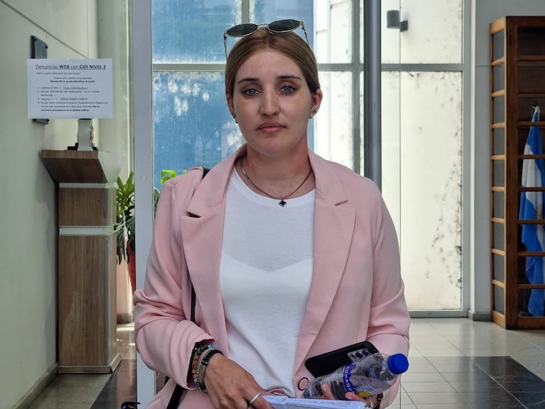 La madre rogó a su hija que vuelva.