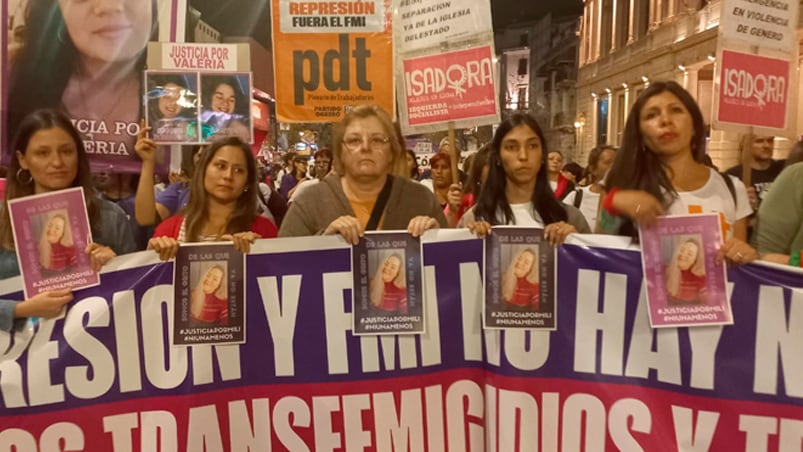 La mamá de Milagros Bottone lideró la marcha en Córdoba. Foto: Julieta Pelayo/El Doce.