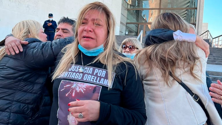 La mamá de Santiago Orellano rogó de rodillas perpetua para el asesino.