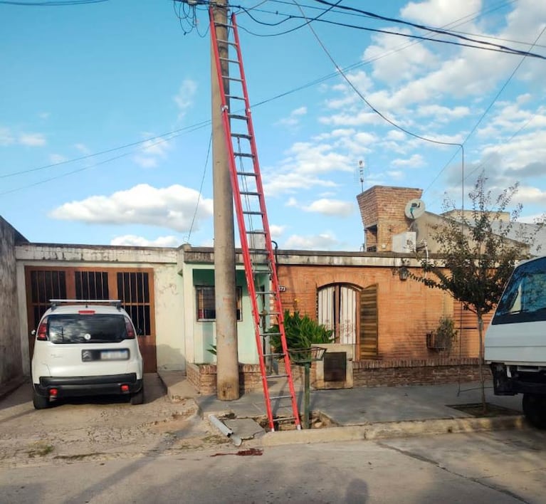 La mamá del operario que cayó al vacío tras una descarga eléctrica denunció irregularidades