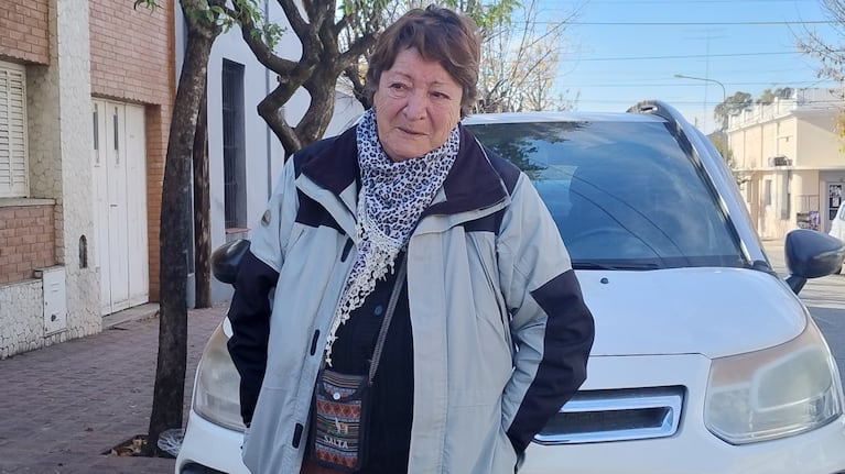 La mamá del tarotista llegó desde el sur para despedir a su hijo.