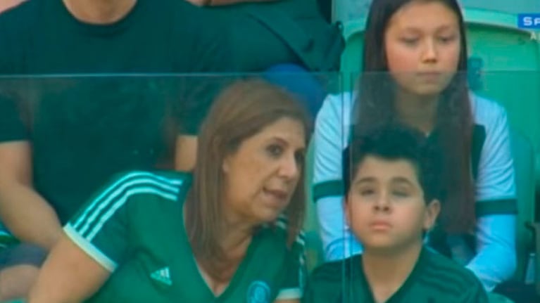 La mamá durante el relato que se vio en la televisión.