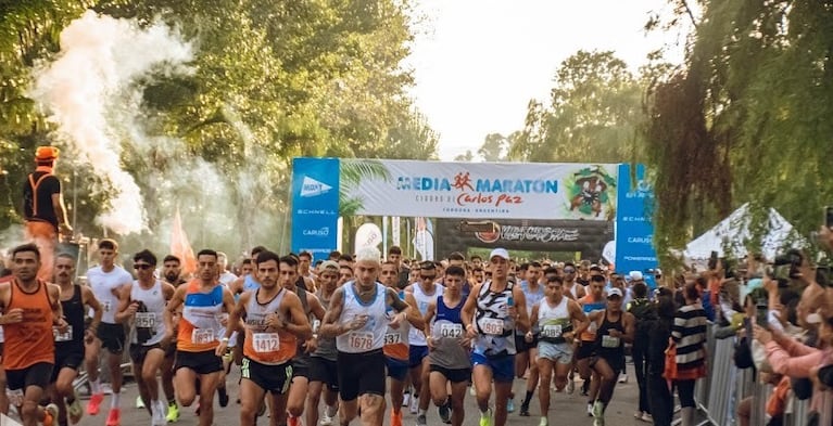 La maratón de 21 kilómetros se desarrolló este domingo en la villa serrana.