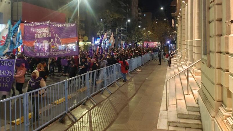 La marcha culminó frente al Patio Olmos. 