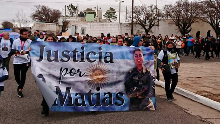 La marcha en Holmberg para pedir justicia por el joven muerto en el Ejército.