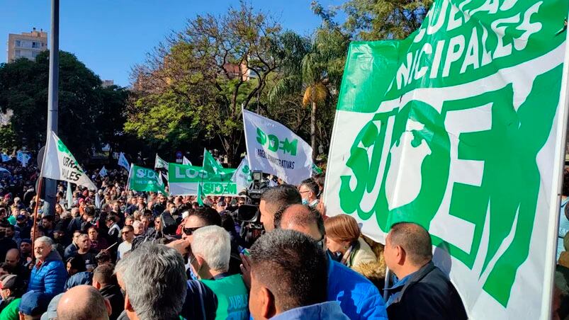 La mayoría de los delegados aceptó la propuesta del municipio. 