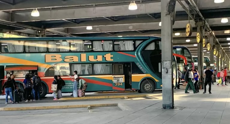 La menor fue rescatada tras el aviso de otro pasajero.