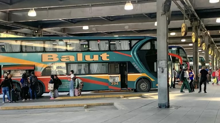 La menor fue rescatada tras el aviso de otro pasajero.