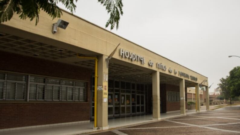 La menor se encuentra internada en el Hospital de Niños.