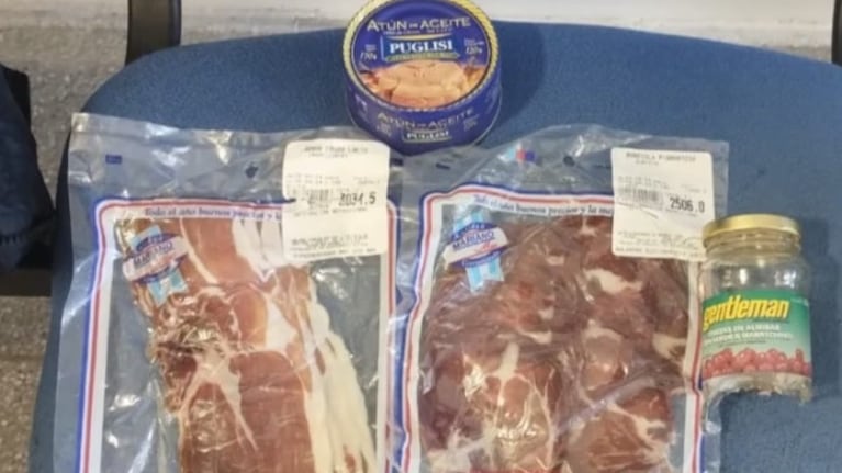 La mercadería que intentó robar el funcionario.