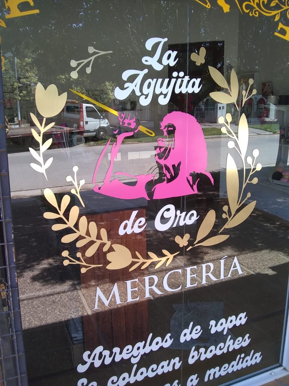 La mercería de Río Segundo lleva el nombre de un famoso tema de La Mona Jiménez.