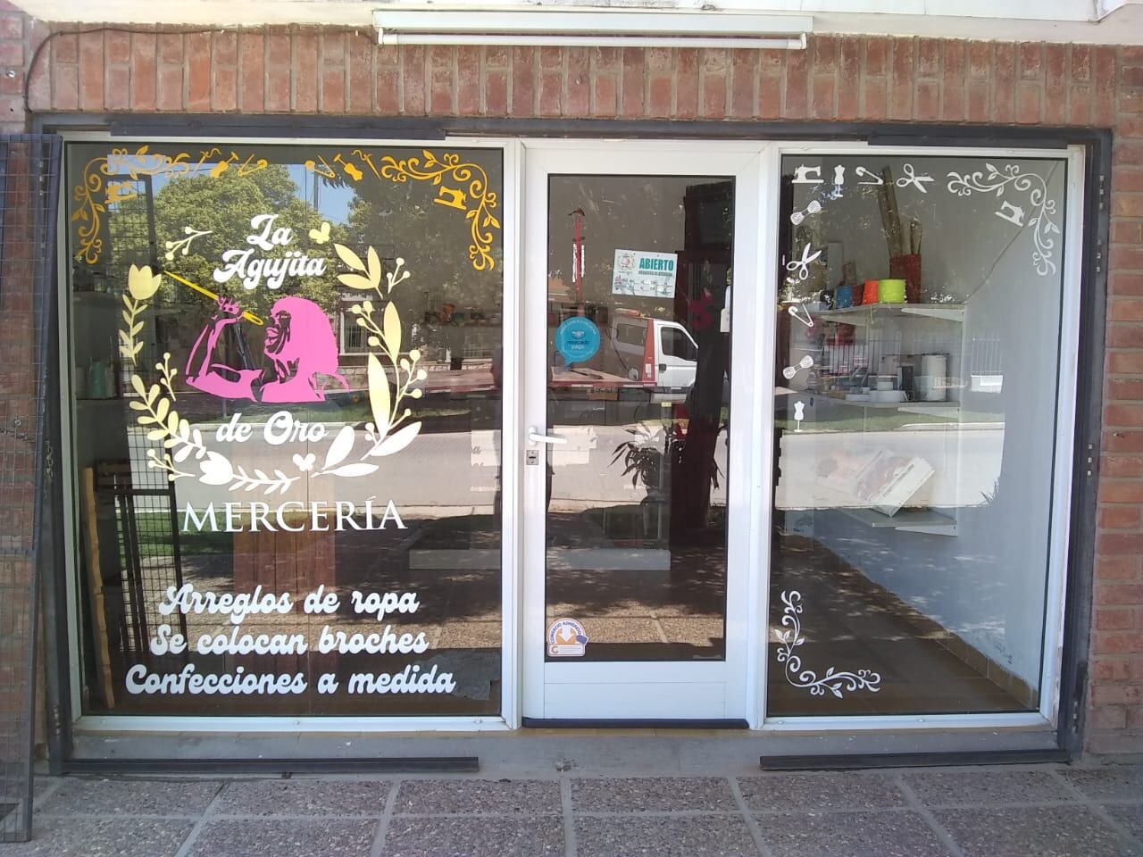 La mercería de Río Segundo lleva el nombre de un famoso tema de La Mona Jiménez.