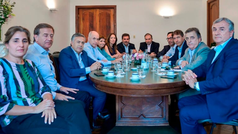 La mesa opositora se anunció tras la salida del ministro de Economía.