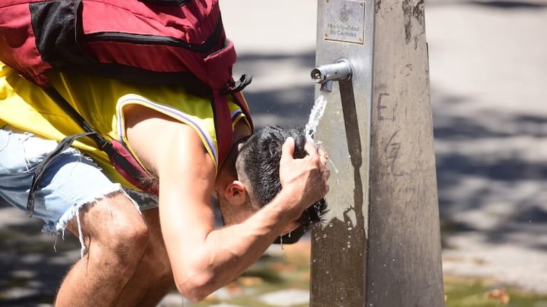 La mesa tendrá que estar afuera sí o sí para celebrar el Año Nuevo.