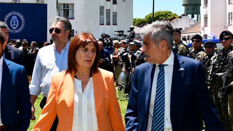 La ministra Bullrich compartió el acto con el ministro provincial Quinteros.