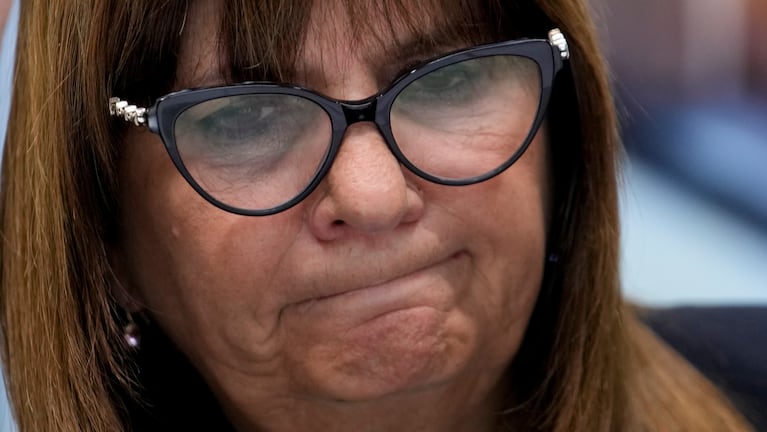 La ministra Bullrich sostuvo que el paro de la CGT no tiene ninguna contundencia. (AP foto/Natacha Pisarenko)